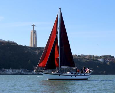 Private Tour on a Vintage Sailboat in Lisbon