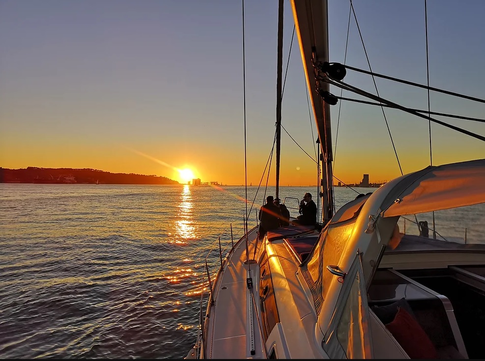 Cocktail Sunset Sailing Tour